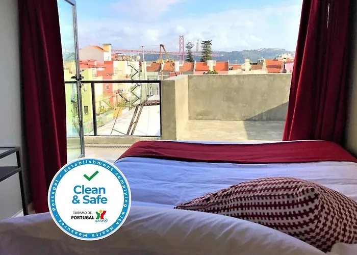 The Bridge Хостел *