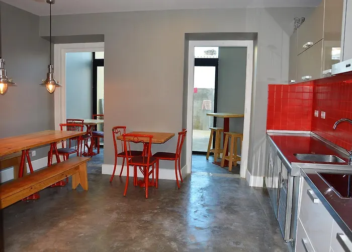 The Bridge Хостел Лісабон